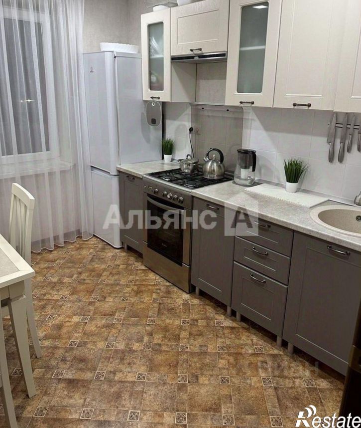 3-комн квартира пр-кт Строителей, 8,  д. 8