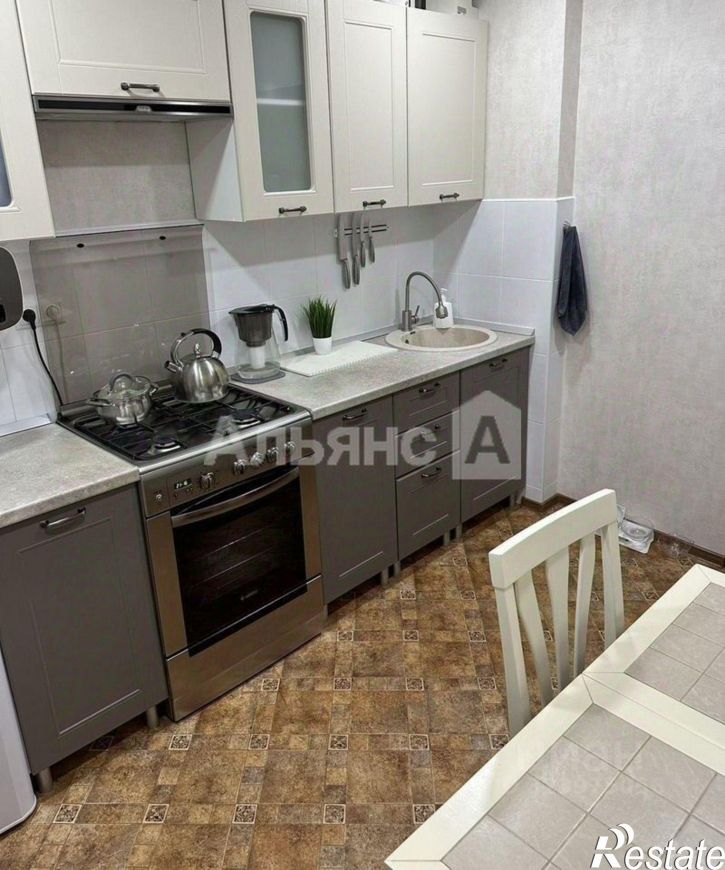 3-комн квартира пр-кт Строителей, 8,  д. 8