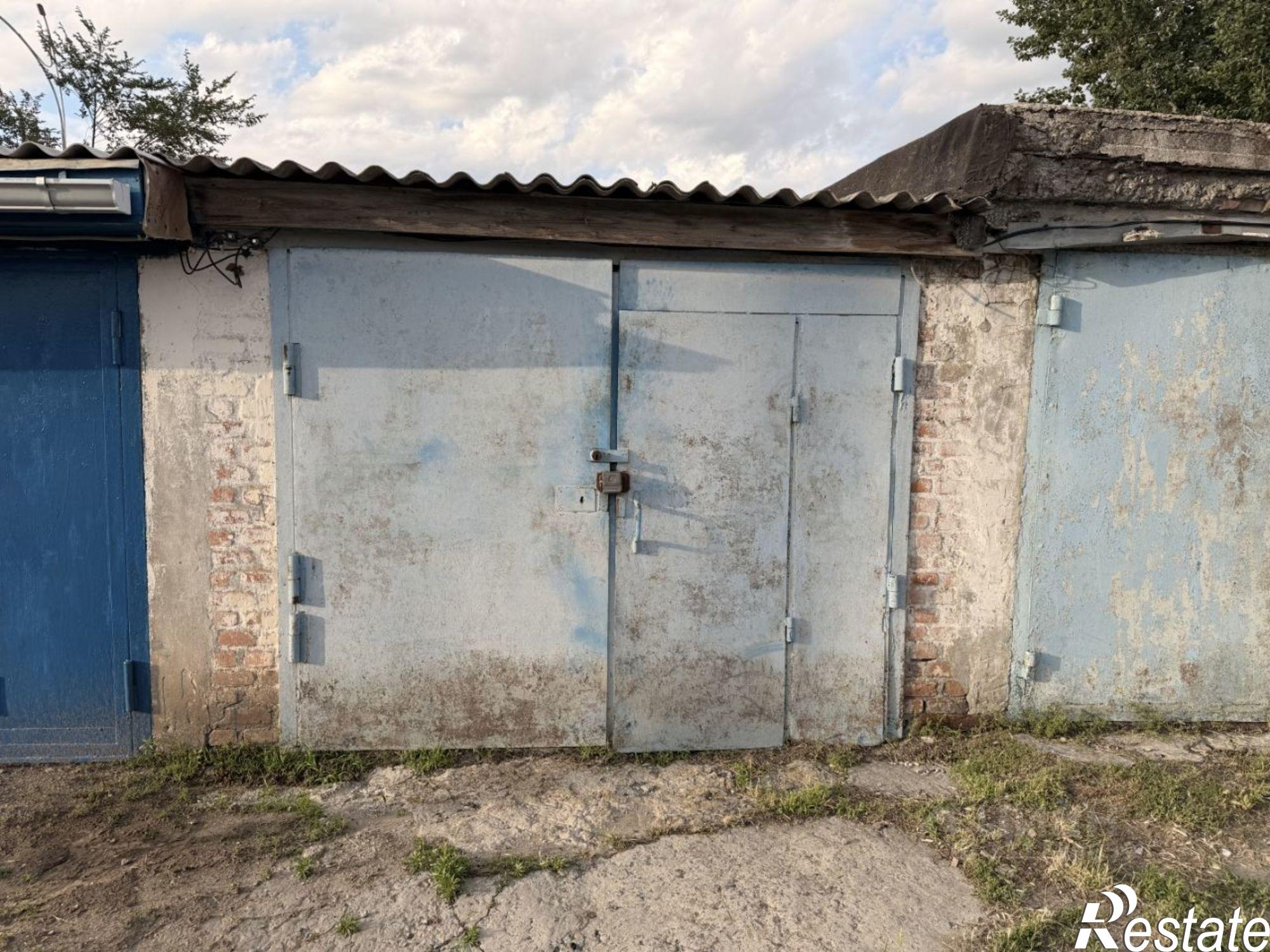 Купить гараж, место в паркинге за 220 000 рублей на 2-я Бетонная улица, 10А