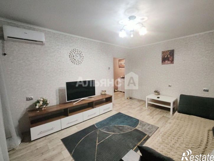 2-комн квартира пр-кт Строителей, 8,  д. 8