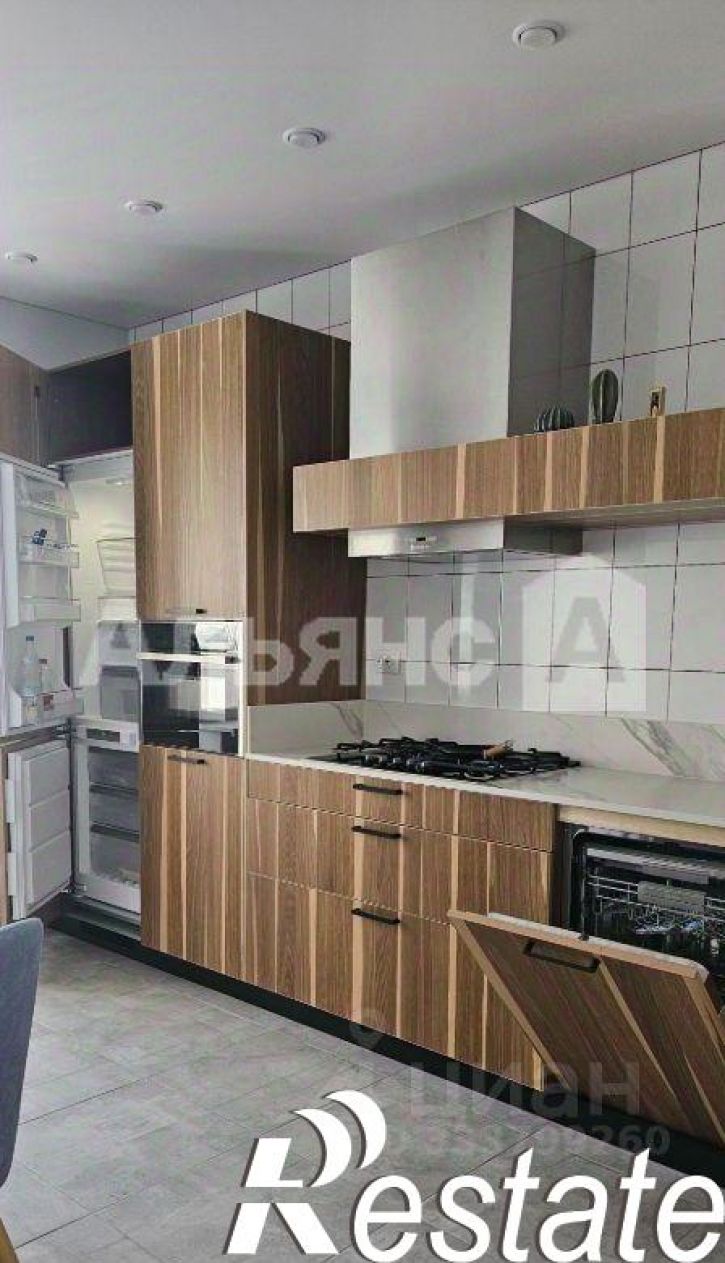 3-комн квартира улица Маршала Кошевого, 44,  д. 44