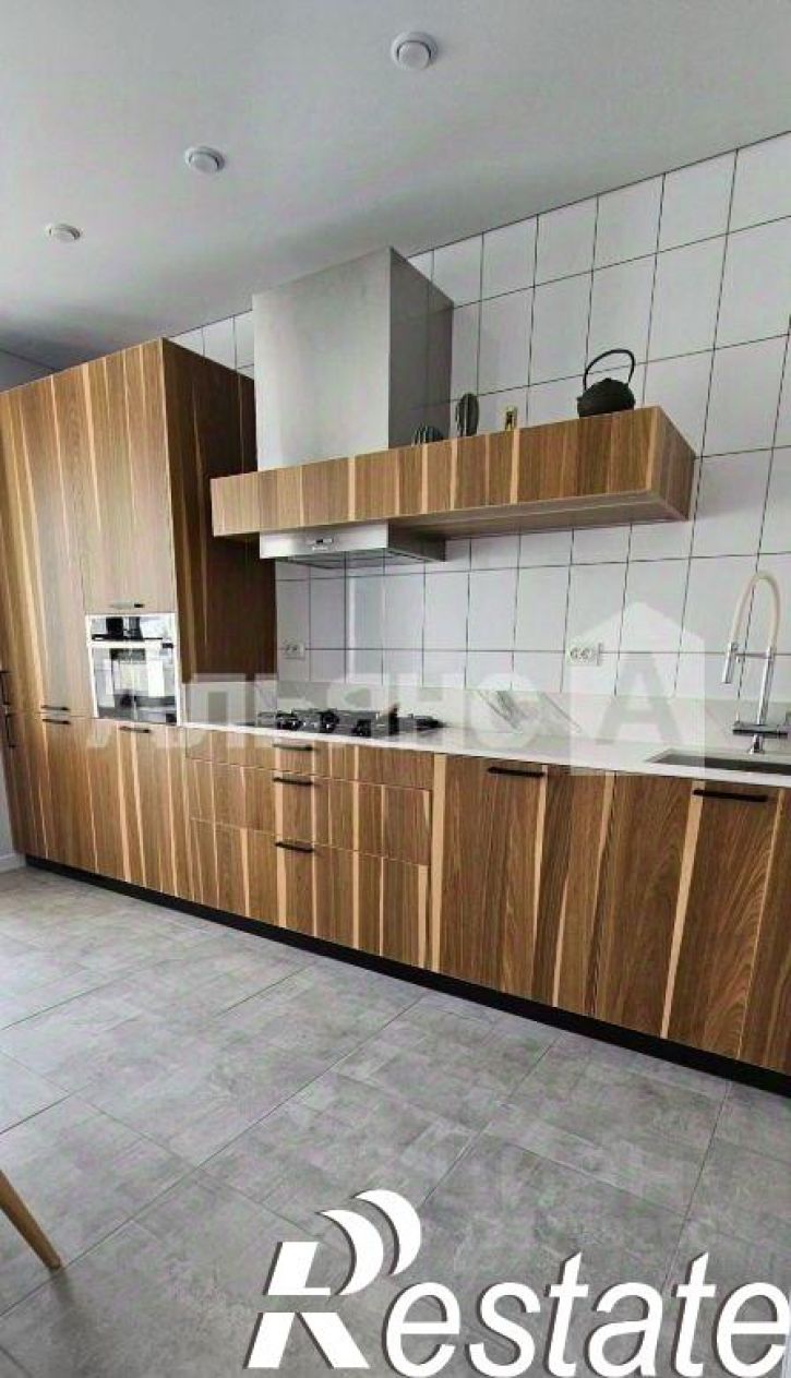 3-комн квартира улица Маршала Кошевого, 44,  д. 44