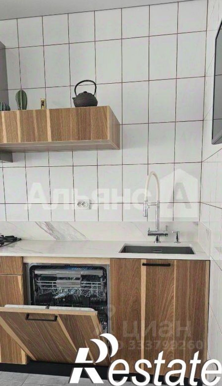 3-комн квартира улица Маршала Кошевого, 44,  д. 44